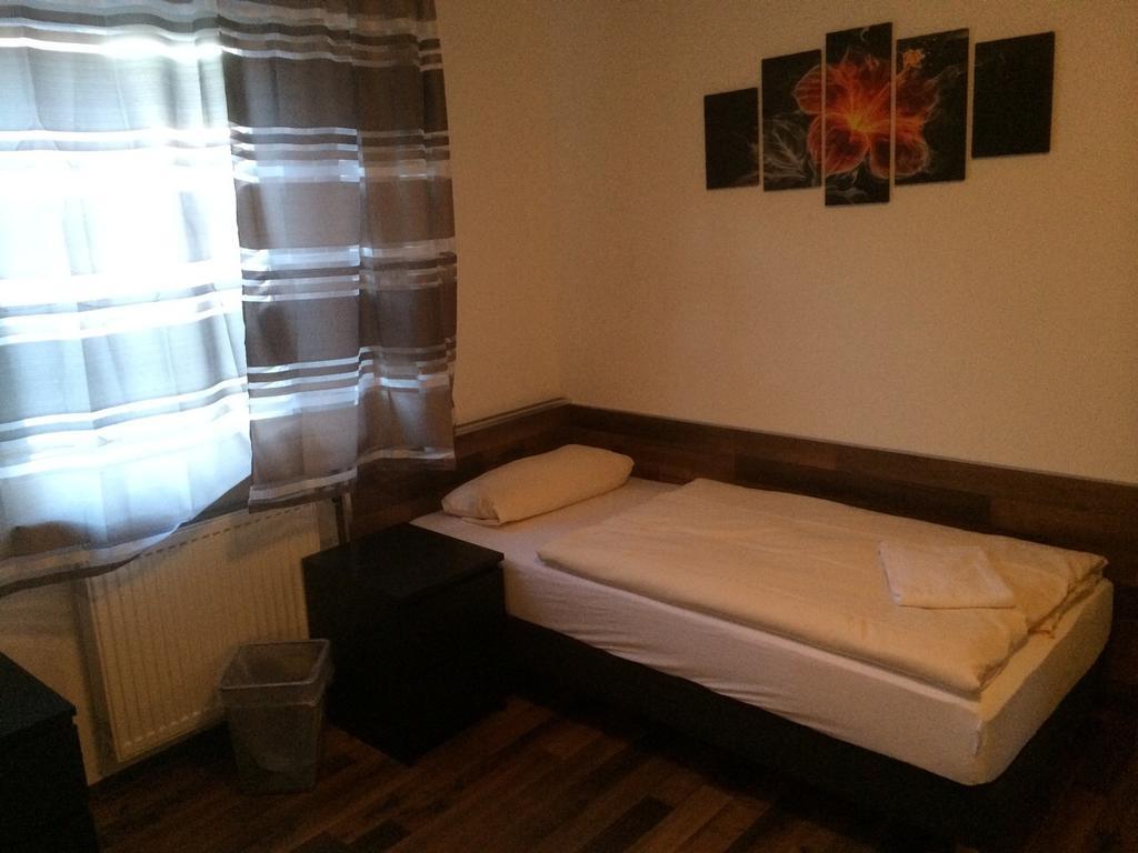 Hotel Engel Waldbronn Extérieur photo